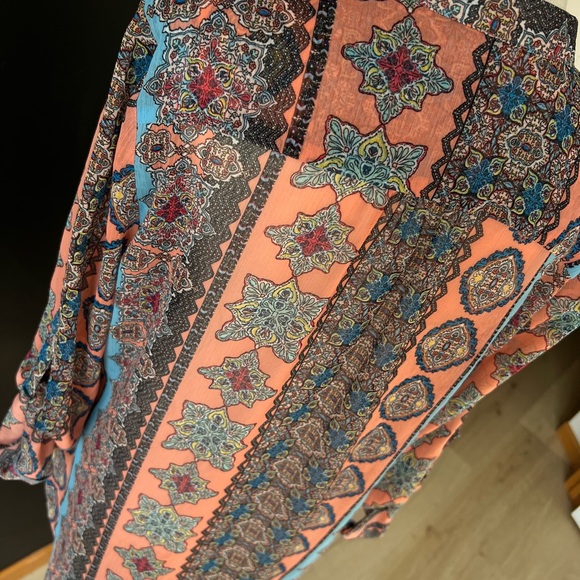 Kut from the Kloth blouse - Picture 3 of 9